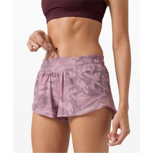 lululemon athletica Pants - Lululemon Hotty Hot 4” Pink Camo Shorts Size 8 Tall